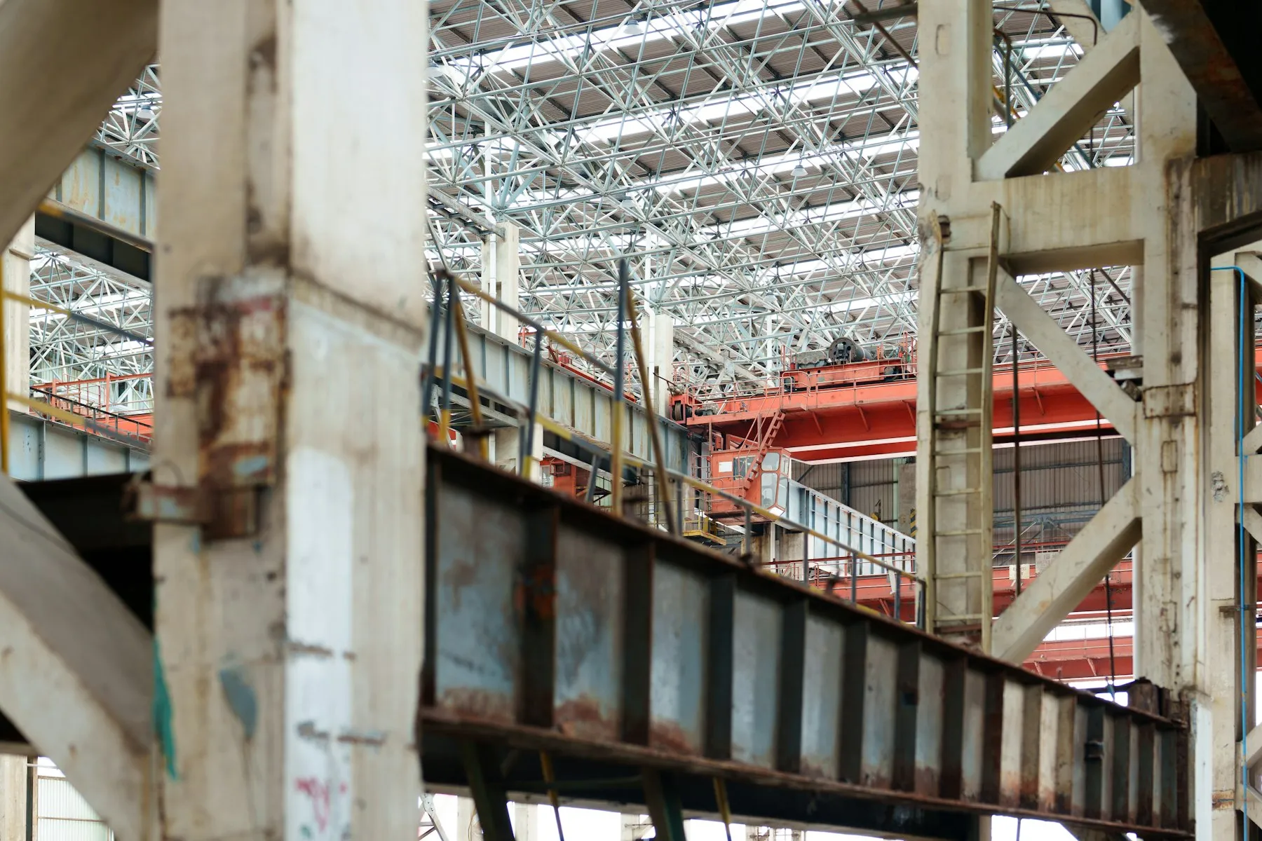 Kalder plant interior with overhead crane