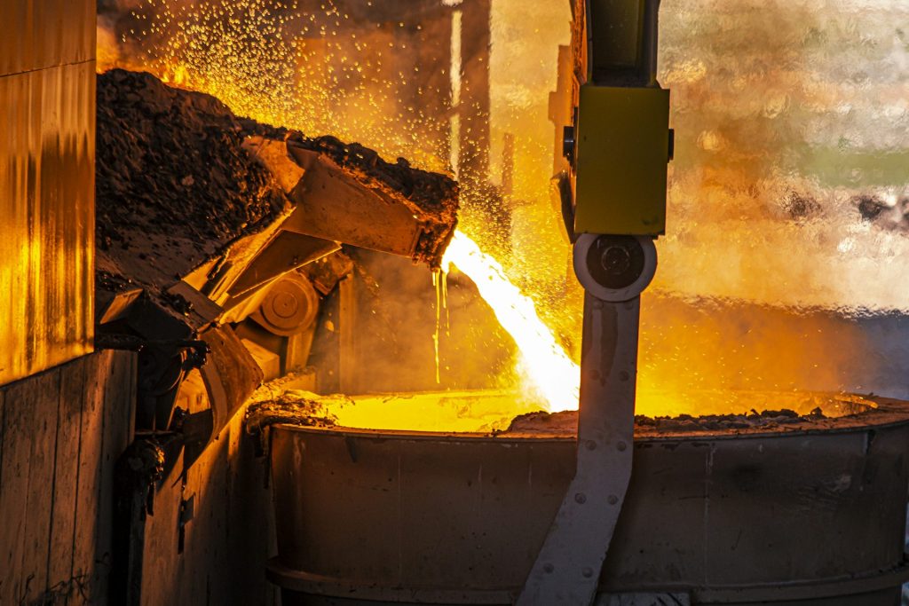 Molten metal pour